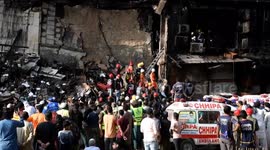 Death toll climbs to 14 in Pakistan shopping center fire, dozens missing (2)