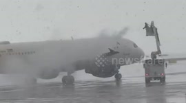 Delta Boeing 717 de-iced during heavy lake-effect snow in Rochester, New York, USA