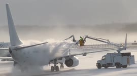 Snowy conditions prompt de-icing of Avelo Airlines Boeing 737 in Rochester, New York, USA