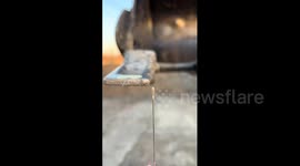 China: Chinese heavy machine completes delicate needle threading task