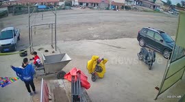 China: Chinese boy climbed onto a tricycle and accidentally rolled into the street