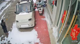 Mum chasing after naughty son doesn't realise closing door trapped pet dog's head