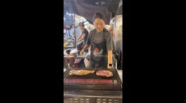Street vendor's simple technique for flavourful grilled steak