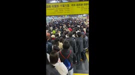 Japan: Massive Crowding at Stations After Knife Scare on Saikyo Line