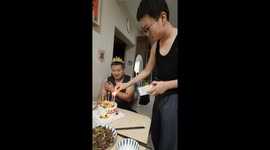 Birthday candles blown out unexpectedly during celebration in Heilongjiang, China