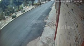 Runner chased by unleashed dog until scooter intervenes in Sichuan, China