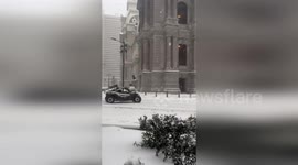 Driver whips off-road buggy in circles around a snowy Philadelphia City Hall