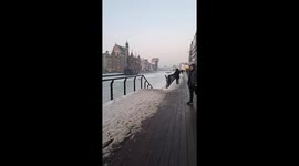 Man trips while attempting vogue trend in Gdańsk, Poland