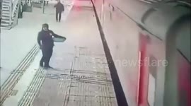 GRP Constable Saves 12-Year-Old Girl After She Slips While Boarding Moving Train in Rajasthan