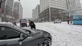 US: Police GoPro Takes A Shovel Hit During Snowy BMW Rescue In Louisville
