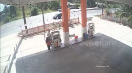 Mugger attacks pump attendant but suffers instant karma when he crashes while fleeing