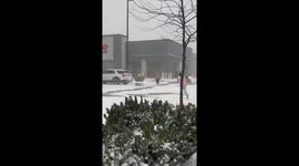 Kind Girl Helps Stranger Push Shopping Cart Through Snowstorm