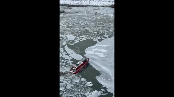 Chicago River Icebreaker Slices Through Frozen Water During Deep Freeze ...