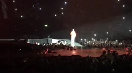 Justin Bieber drops mic and storms off stage at Manchester show