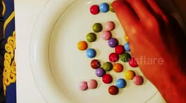 Smarties in boiling water create cool patterns