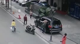 Man breaks car windows to steal items from the vehicles