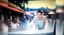 Man salutes to drivers before he blackmails them