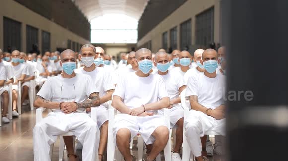 Mass trial of 486 alleged gang members begins in El Salvador - Buy ...