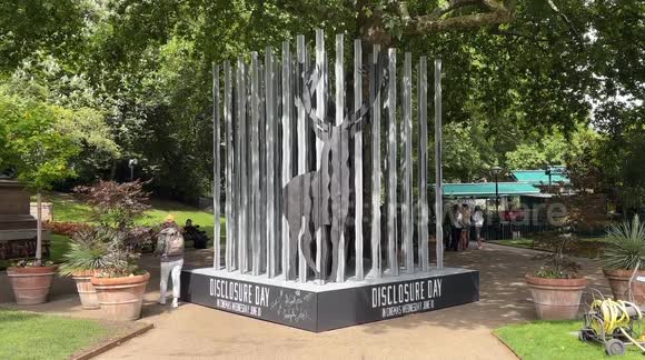 Giant optical illusion installation unveiled in central London to ...