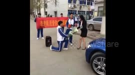 Middle school student proposes to his teacher, she says 'no'