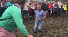 Glastonbury 2016 Funny MUDness. MUST SEE!