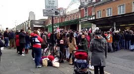 People grab last minute turkeys at Smithfield meat market auction