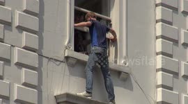 Window cleaner appears to stand on window seal with no protection