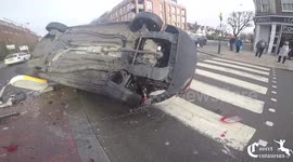 Good Samaritans help man out of wrecked car after crash