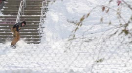 SNOWBOARDER BREAKS HIS LEG!!!