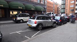 Terrible parking attempt caught on camera outside Harrods in London