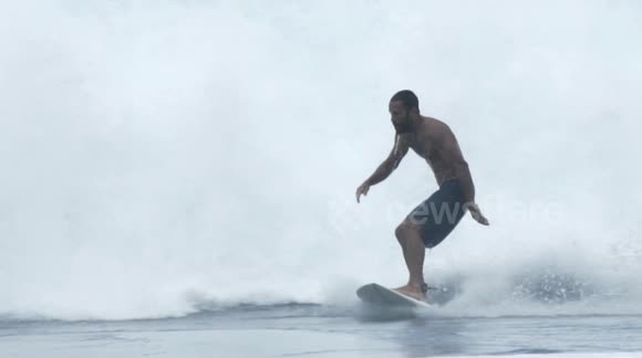 Singer Jack Johnson surfs perfect waves