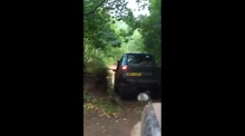 Vertcal drop in the 4x4 look how flat the boot goes