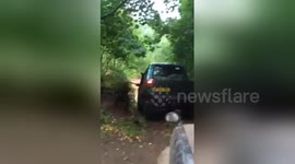 Newsflare Edit - Vertcal drop in the 4x4 look how flat the boot goes