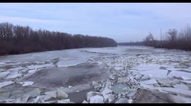 Rising temperatures cause icy floods on Tisza river