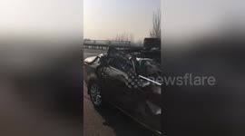 Newsflare Edit - 惊心！大众被削成敞篷车 车主命大